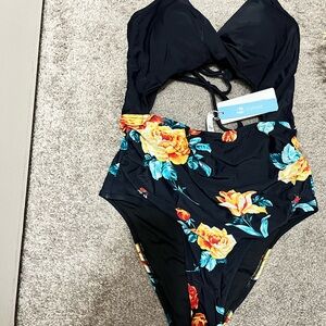 Cupshe Women’s Floral One Piece Swimsuit - Black and Orange